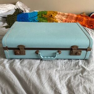 Vintage Hard Case Suitcase / Train Case Powder Blue (~21"x12"x4") No Key